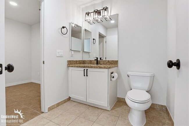 Building Photo - Immaculate 1Bdm 1Ba Condo with Massive Private Patio in the Diamond Terrace Building in Prime Dow...