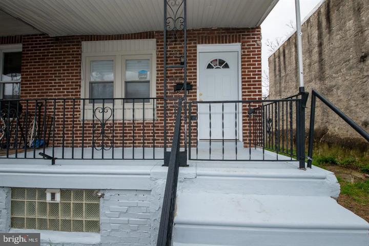 Building Photo - 2061 Wilmot St