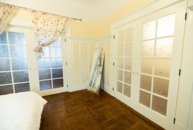 Building Photo - 1107 Broadway-SI ID1309749P