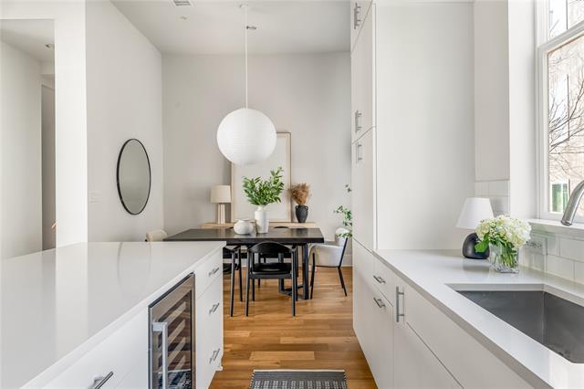 Building Photo - 381 E Greenbriar Ln