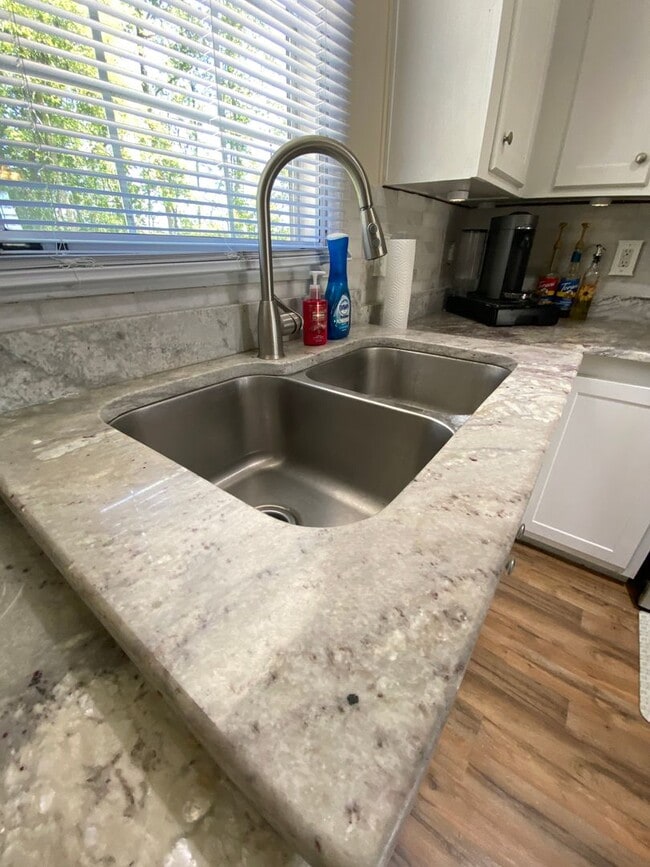 Building Photo - FOR RENT - Love the country?  Love to hunt?  If so, this one is for you!