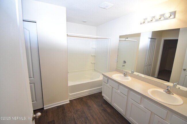 Building Photo - 70200 Roseapple Ct