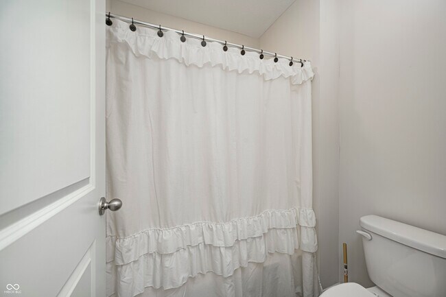 Building Photo - 2214 Warbler St