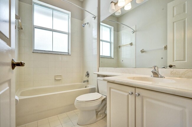 Building Photo - 1252 Piazza Antinori