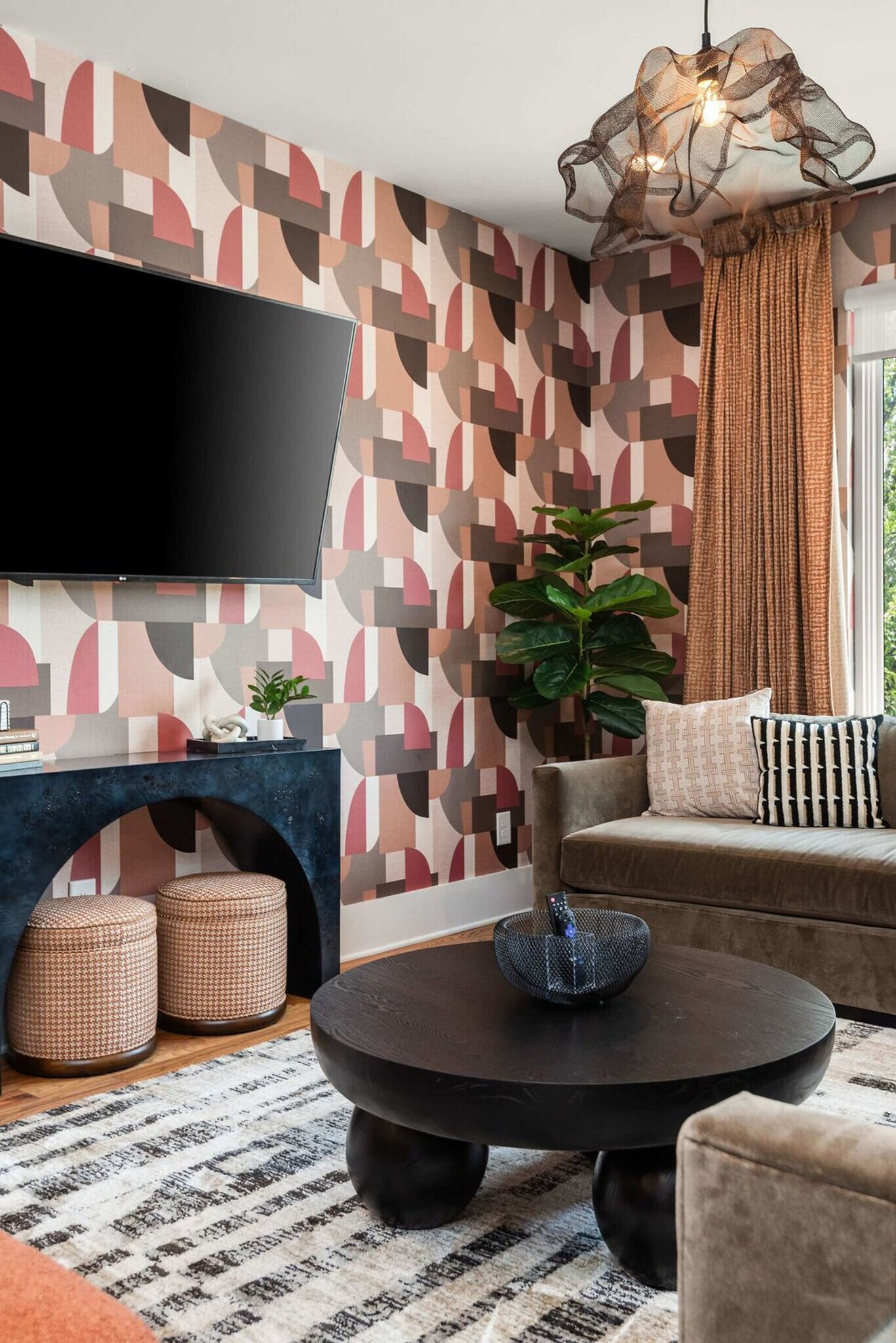 Building Photo - 770 E Argyle Ave