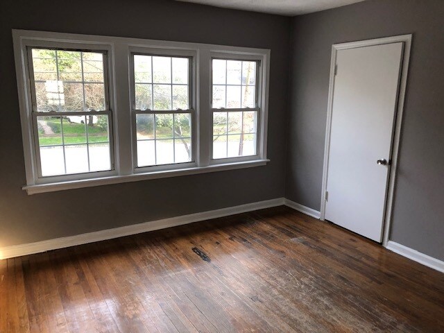 Building Photo - Evolve