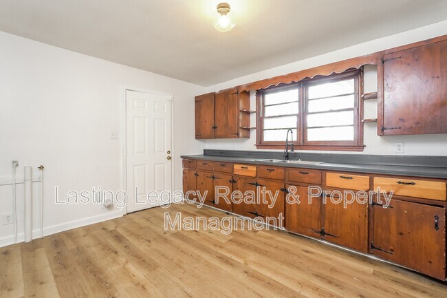 Building Photo - 817 Elon St