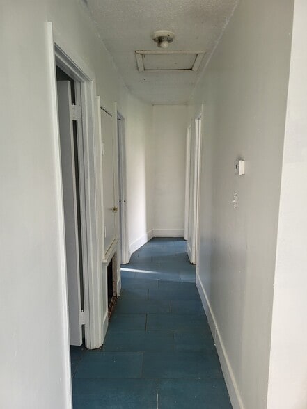Building Photo - 104 Cottonwood Ave