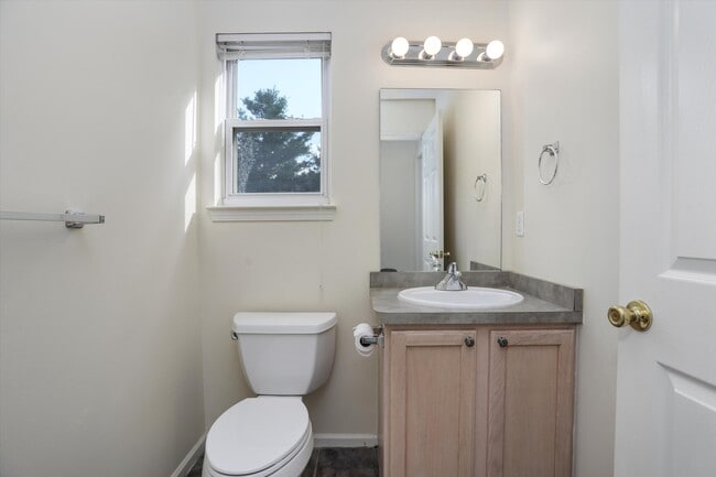 Building Photo - 2741 Blue Heron Ln