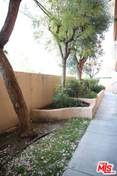 Building Photo - 4830 Elmwood Ave