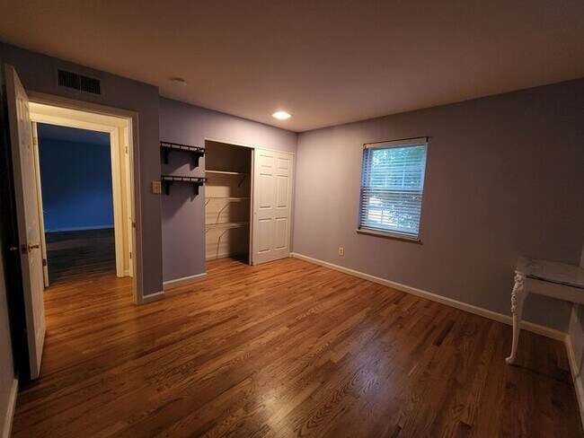 Building Photo - Two Bedroom Two Bath Condo with Pool Access