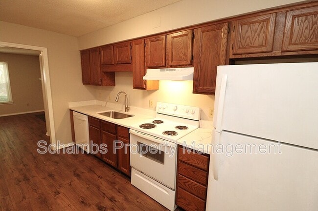 Building Photo - 3905 Lexington Dr