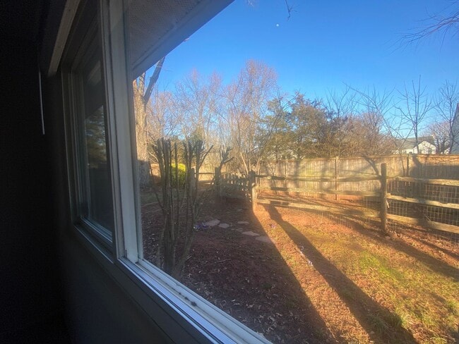 Building Photo - Sugarland Run Neighborhood |4bd  2bth 1921 sqft House | Large Yard