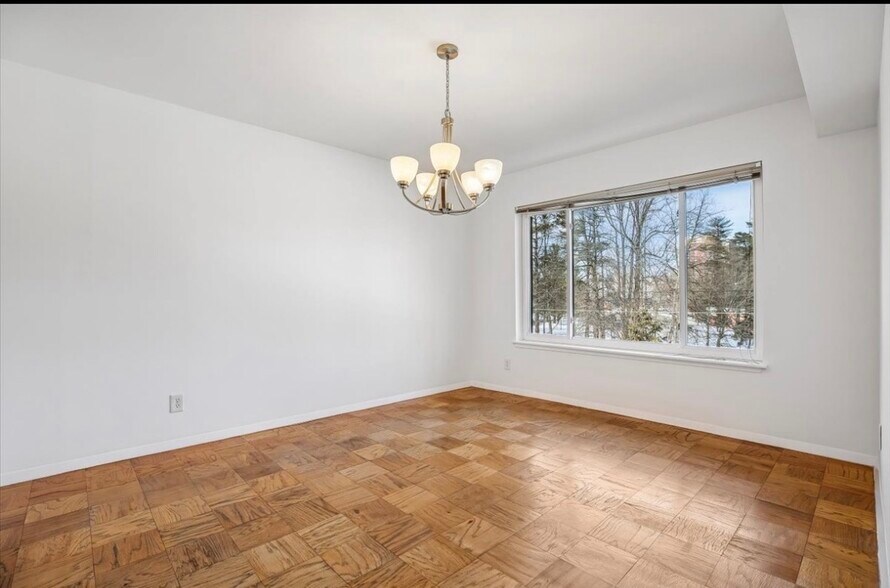 Building Photo - 11423 Commonwealth Dr