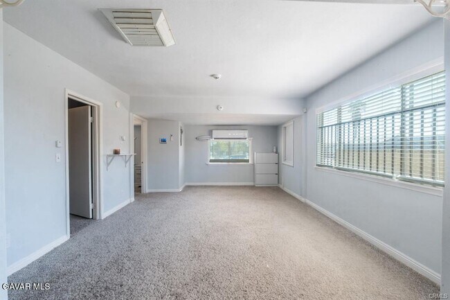 Building Photo - 2725 Desert St