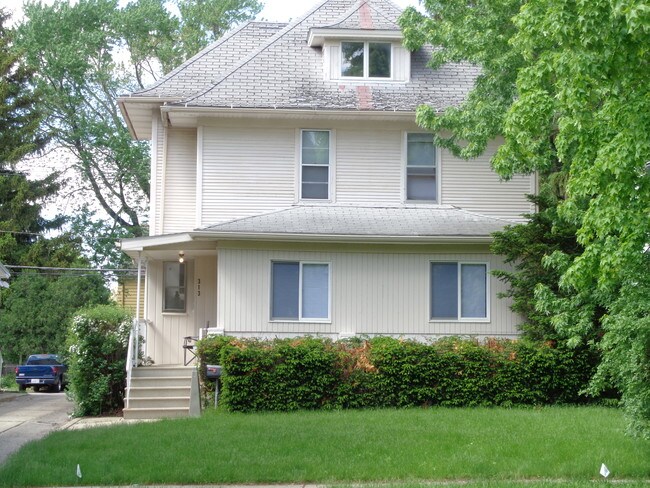 Primary Photo - 313 Augusta Ave