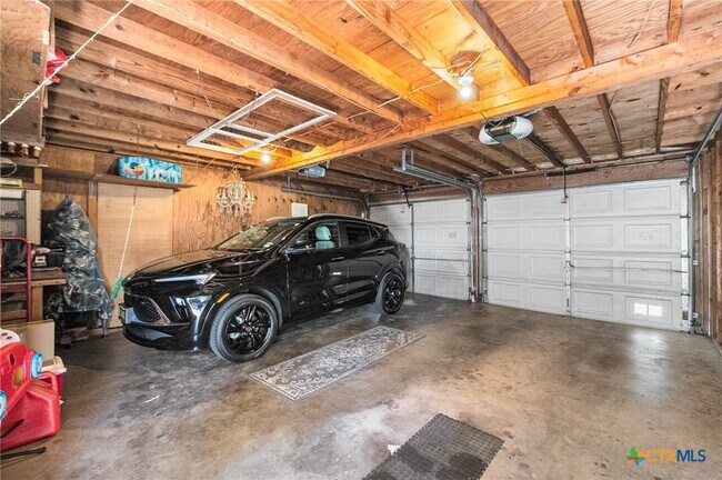 Building Photo - 619 Strings Dr