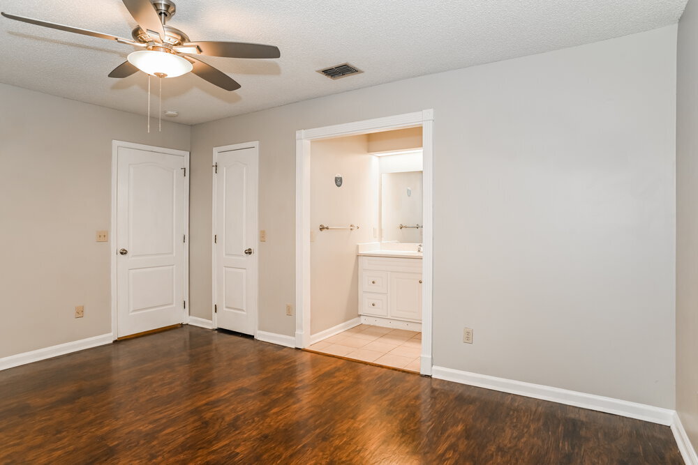 Building Photo - 9552 Glenn Abbey Way