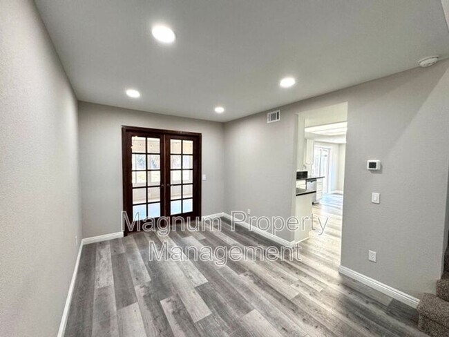 Building Photo - 39739 Creative Dr