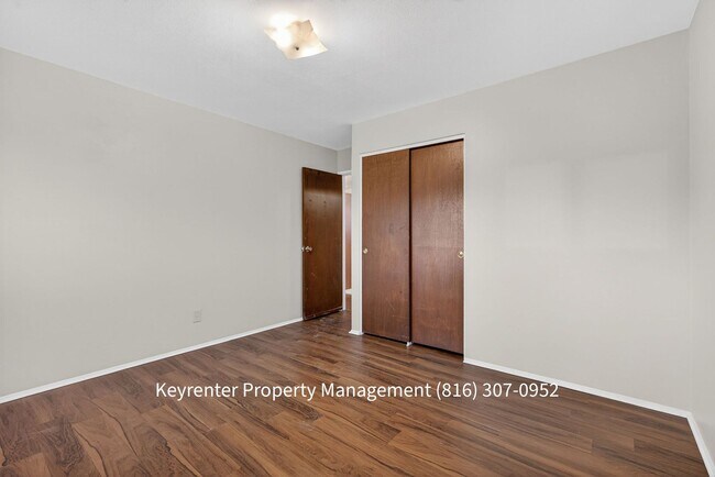 Building Photo - Spacious Florissant Home with Finished Basement & Bar