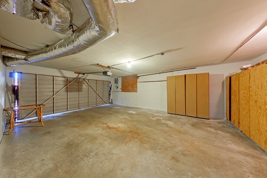 Building Photo - 1462 Glengarry Rd