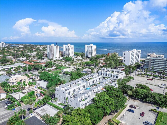 Building Photo - 3270 NE 15th St