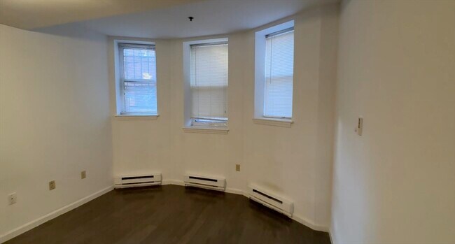 Building Photo - 117 Park Dr