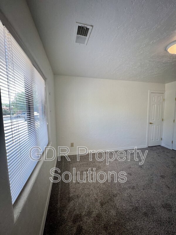 Building Photo - 3529 Ross Ave SE