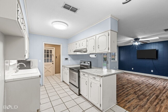 Building Photo - Check Out this 3 bed 2 bath in Bossier!!