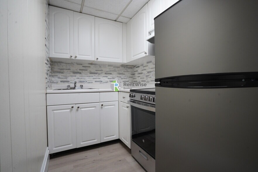 Building Photo - 62 Boylston St