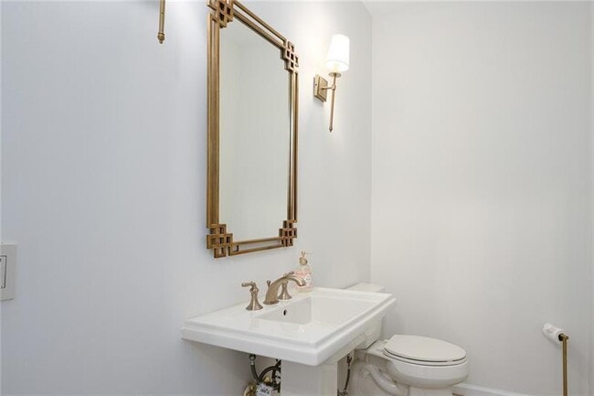 Building Photo - 3334 Peachtree Rd NE