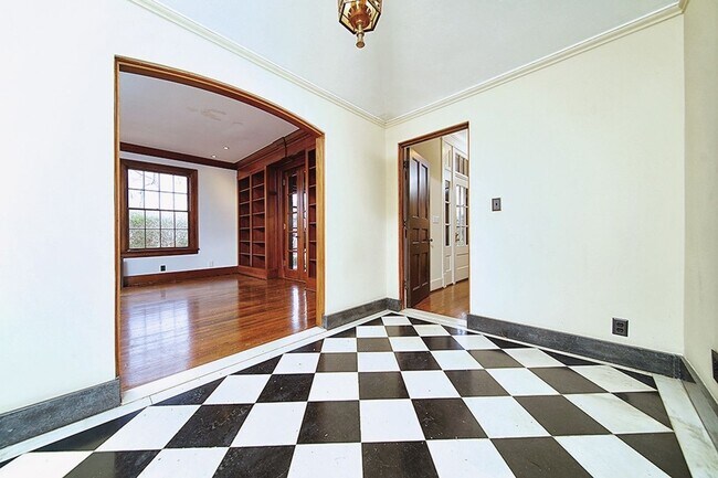Building Photo - Stunning Tudor-style 4BR/3.5BA home in a prime, unbeatable location!