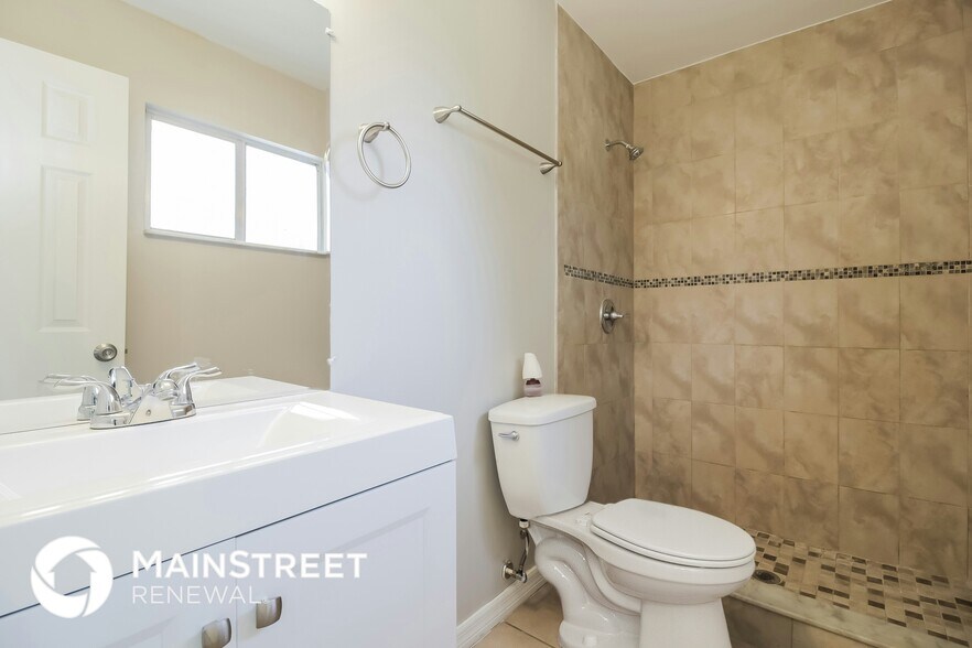 Building Photo - 5353 Pale Horse Dr