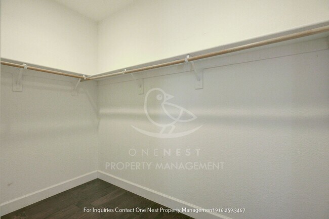 Building Photo - Offering a 6 Month Lease | 4 Bedroom 3 Bathroom Plumas Lake Beauty!