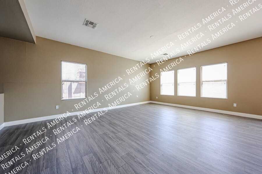Building Photo - 1356 E Clifton Ave