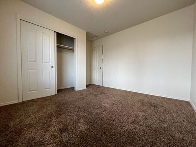 Building Photo - 2944 W Marbeth Ct