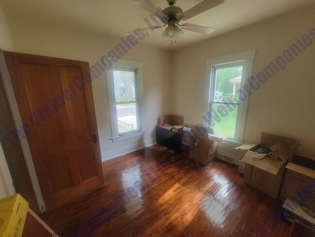 Building Photo - 2 Bedroom House available for SUBLEASE Sep...