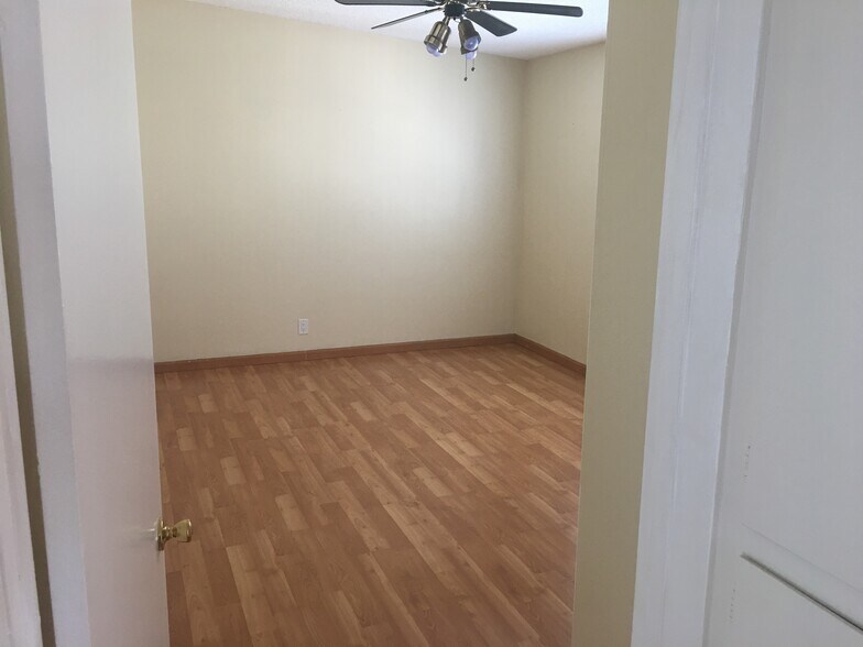 Building Photo - 416 Rosecrans Ave