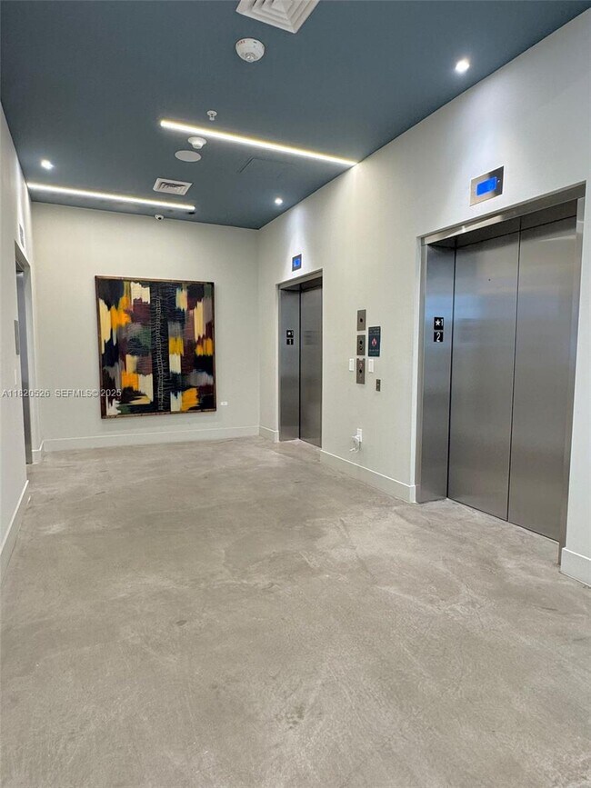 Building Photo - 1642 NE 1st Ave