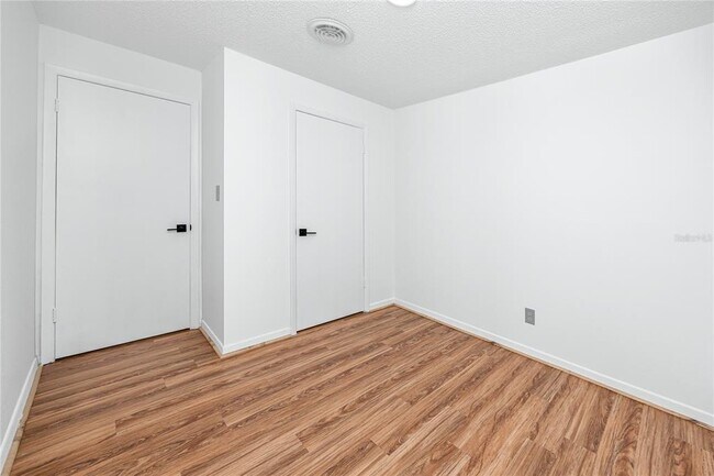 Building Photo - 501 E Bay Dr