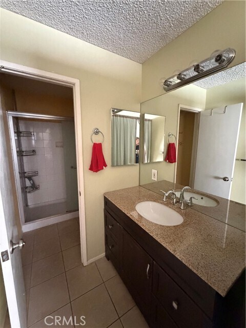 Building Photo - 1335 N Elderberry Ave