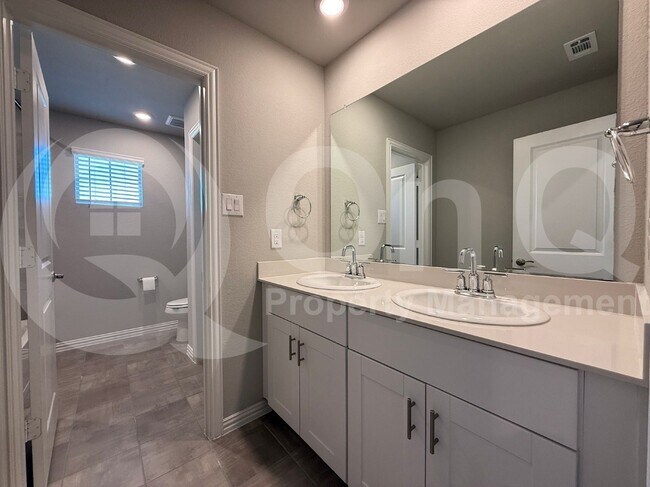 Building Photo - 2169 Gill Star Dr