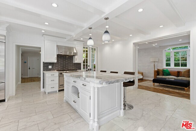 Building Photo - 9305 Hazen Dr