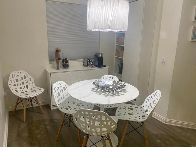 Building Photo - 201 Sea Cliff Way