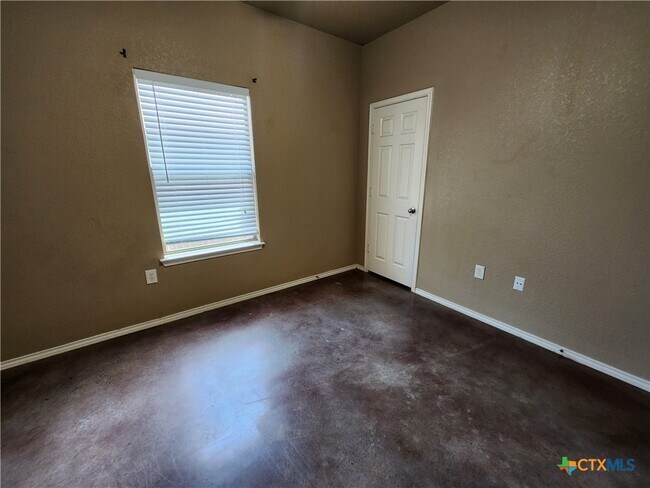 Building Photo - 228 Anne Louise Dr