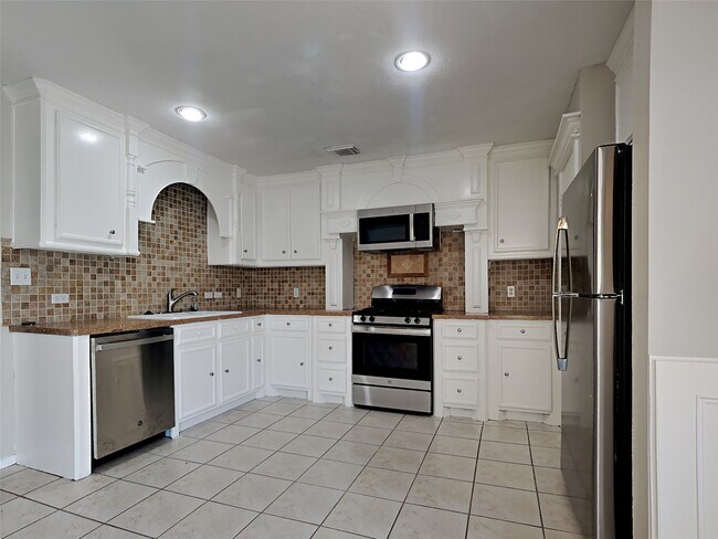 Building Photo - 427 Remington Creek Dr