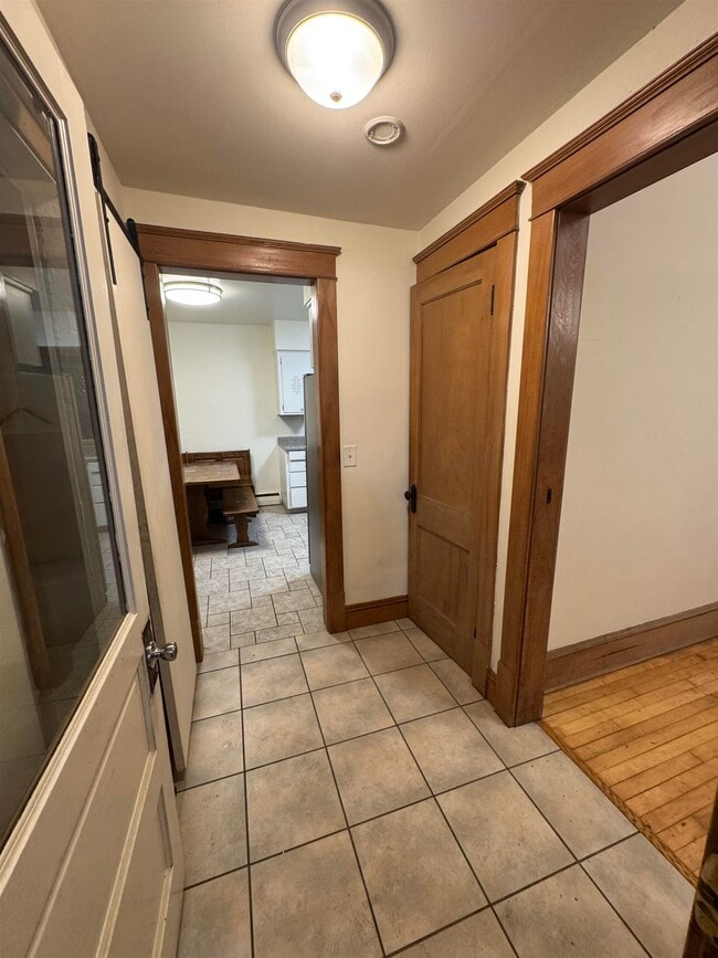 Building Photo - 303 Doty St