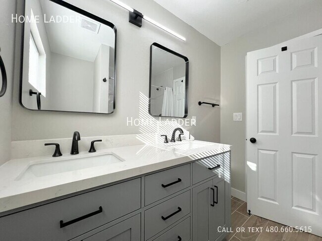 Building Photo - 415 S Lesueur-