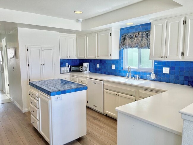 Building Photo - 4025 Ocean- MFR