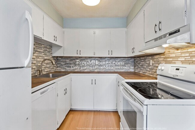 Building Photo - Well-Located Tigard Apartment – Cozy, Clea...